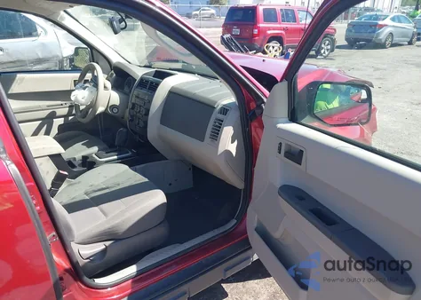 2012 Ford Escape Xls z USA, uszkodzony, nr VIN 1FMCU0C76CKC01464